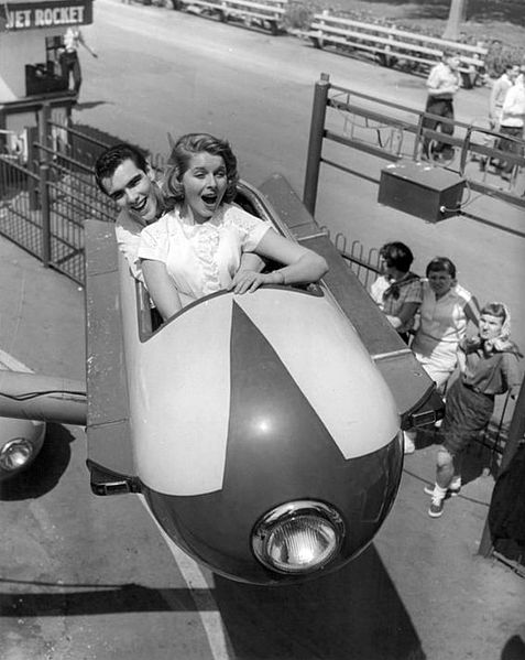 File:Jet Rocket ride Riverview Park Chicago 1957.JPG