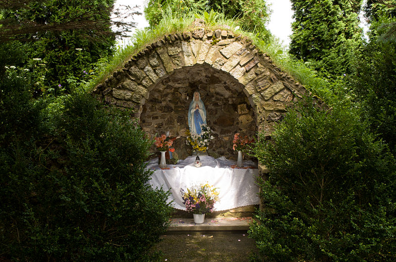 File:Końskie, kościół figurka.jpg